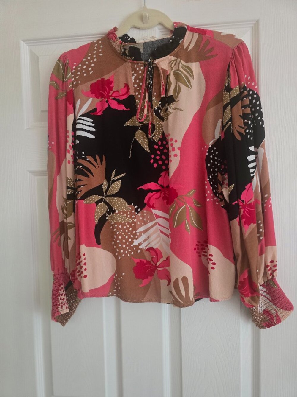 Easel Pink-Beige-Black Floral Blouse L